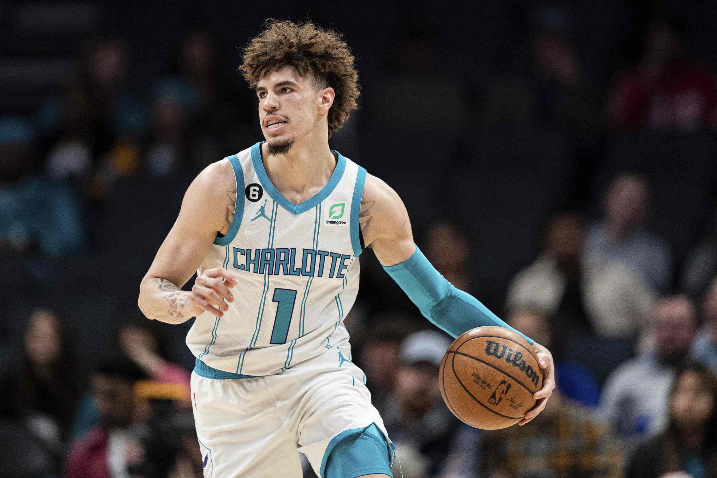 美记：一名乐透秀热门新秀拒绝为黄蜂试训，因为他不想和鲍尔一起打球