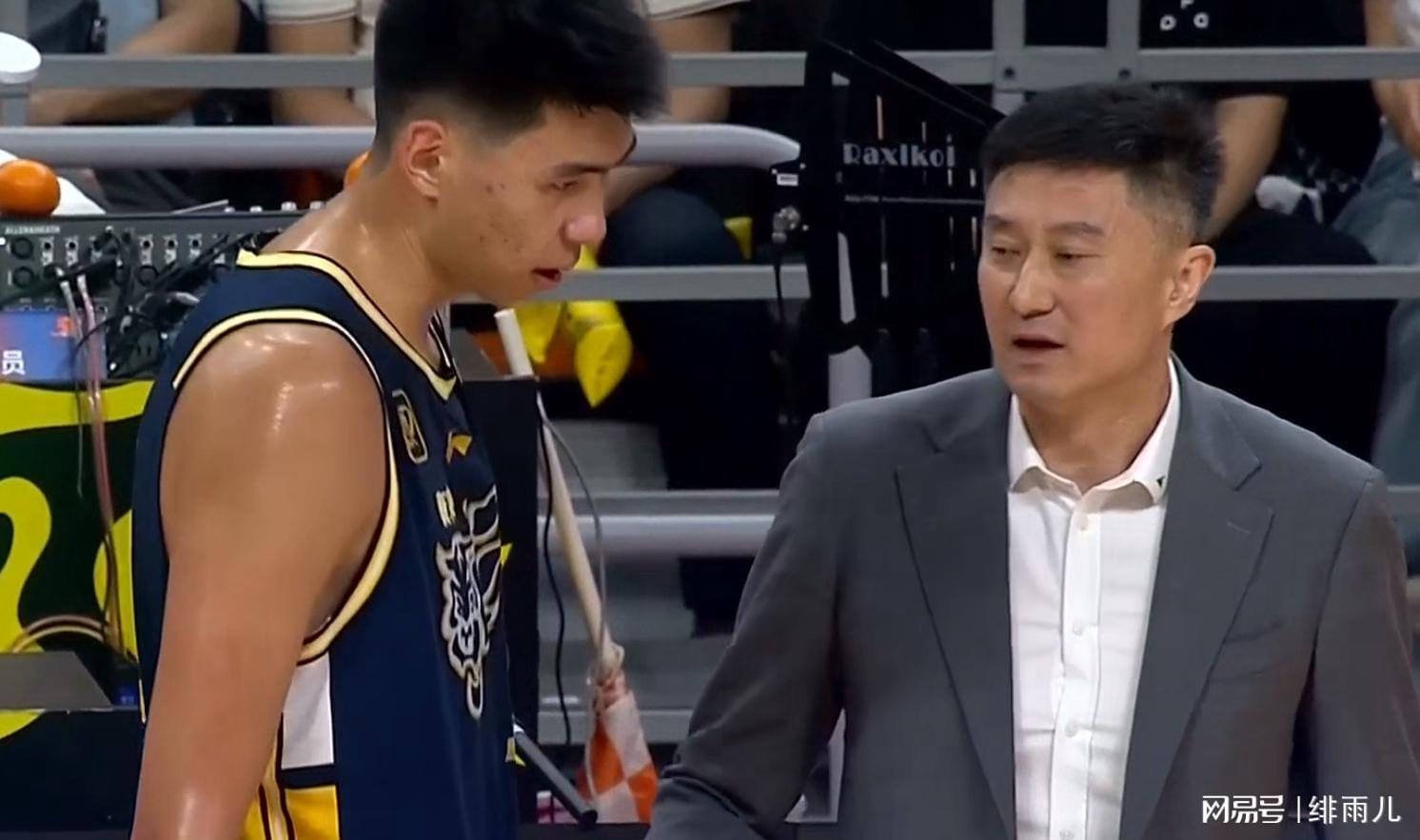 开云体育官网-没被挖走！男篮强力中锋将驰援杜锋，加盟广东男篮成首选？