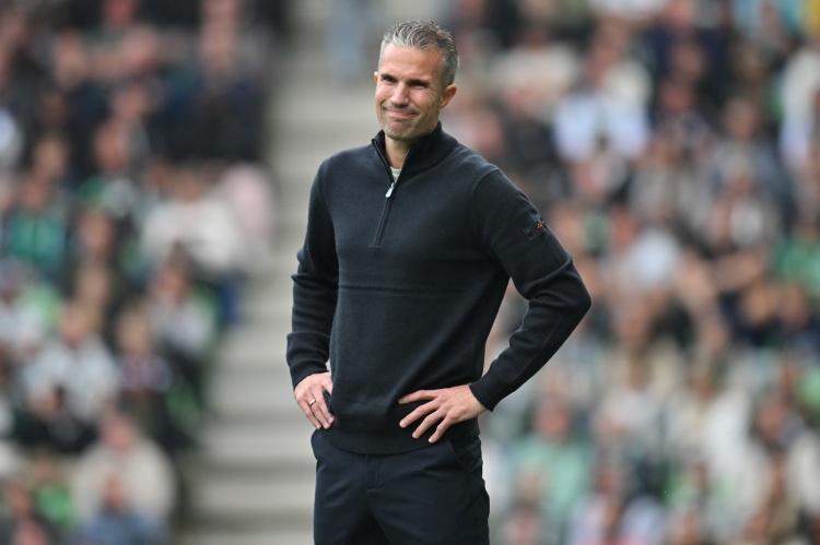 kaiyun-已落后榜首埃因霍温17分，范佩西：不会辞职，管理层态度得问他们